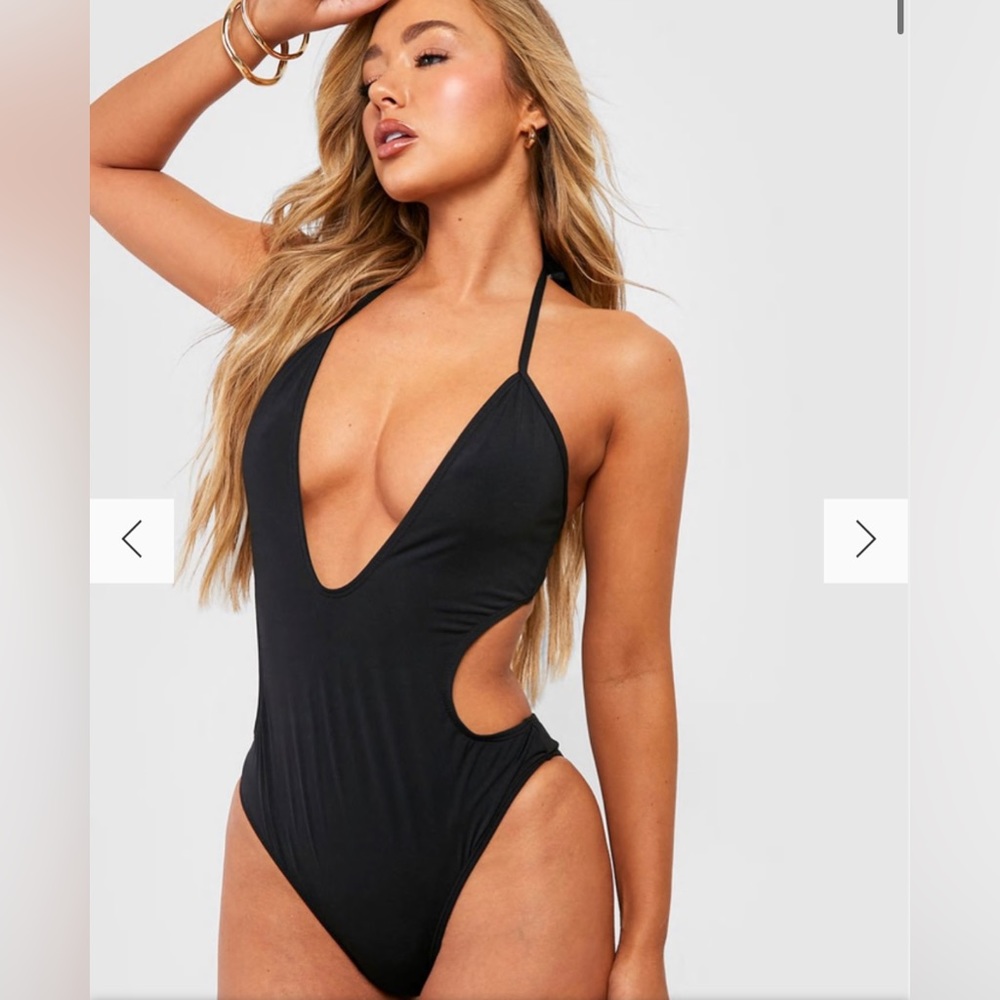 2 Pack Boohoo Black and White Plunge Swimsuits
